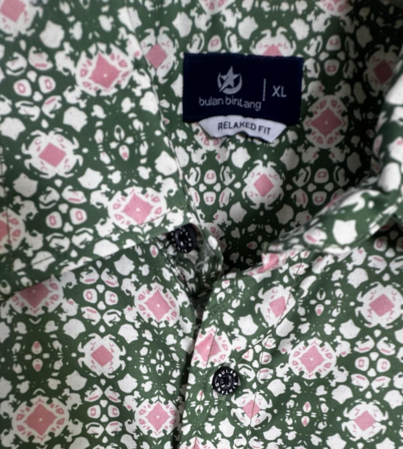 Bulan Bintang Men's Green Floral Short Sleeve Relaxed Fit Shirt