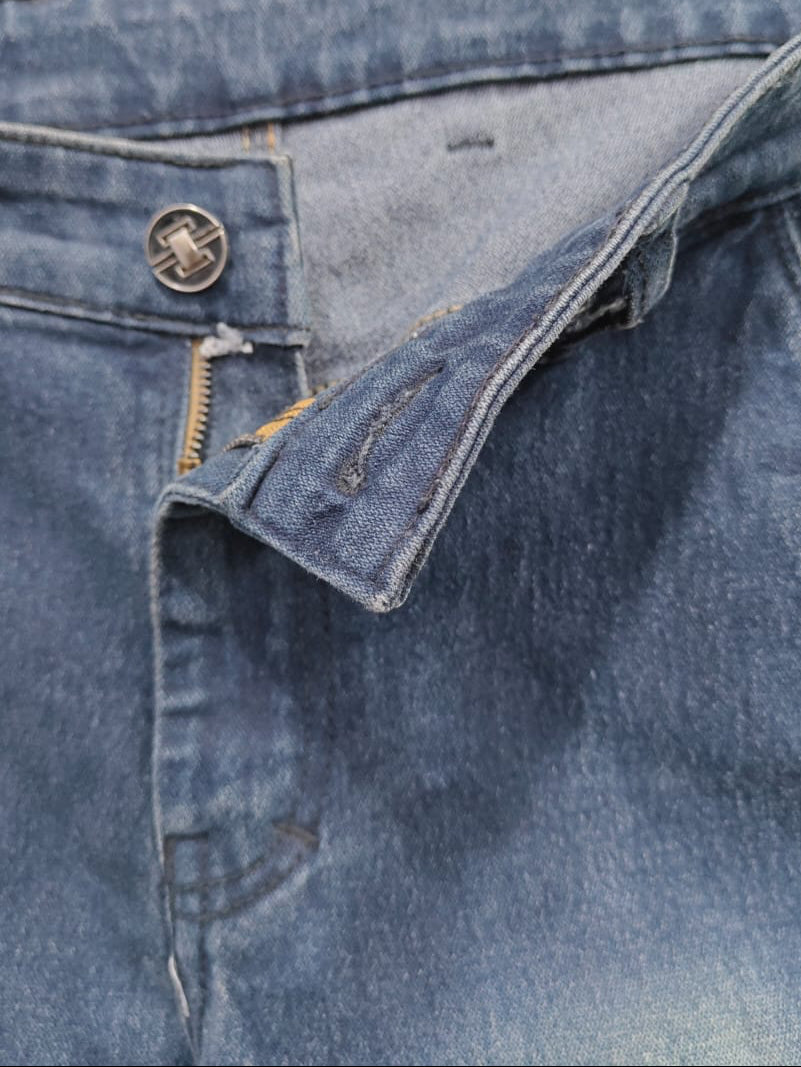 Men's Blue Washed Slim Fit Denim Jeans by Vajbee