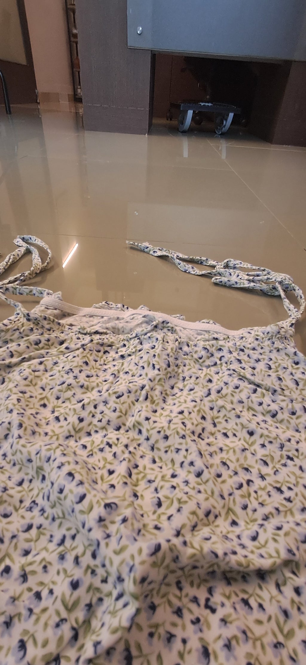 H&M Divided White Floral Print Tie-Strap Crop Top