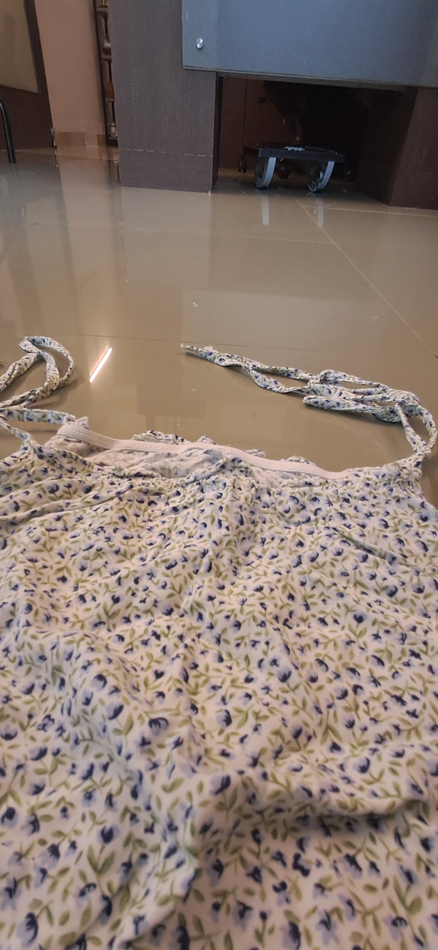 H&M Divided White Floral Print Tie-Strap Crop Top