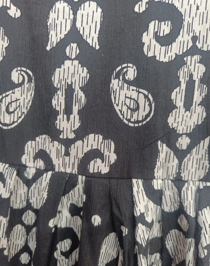 Black & White Paisley Print Sleeveless Tunic Top