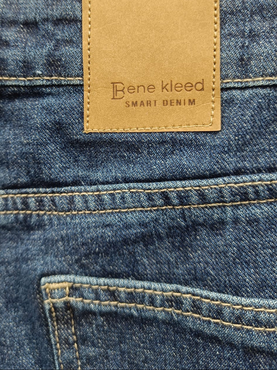 Bene kleed Women's Blue Denim Relaxed Fit Cargo Shorts