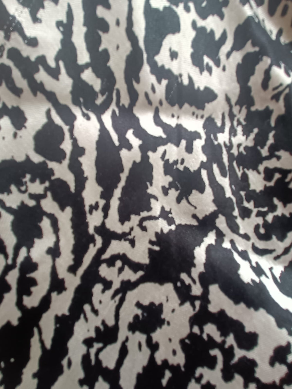 H&M Women's Black and Off-White Abstract Print A-Line Maxi Skirt