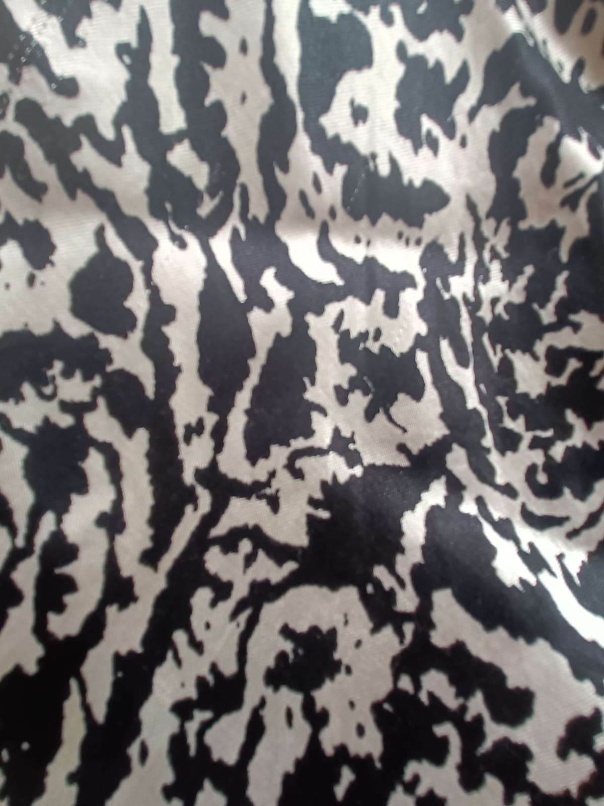 H&M Women's Black and Off-White Abstract Print A-Line Maxi Skirt