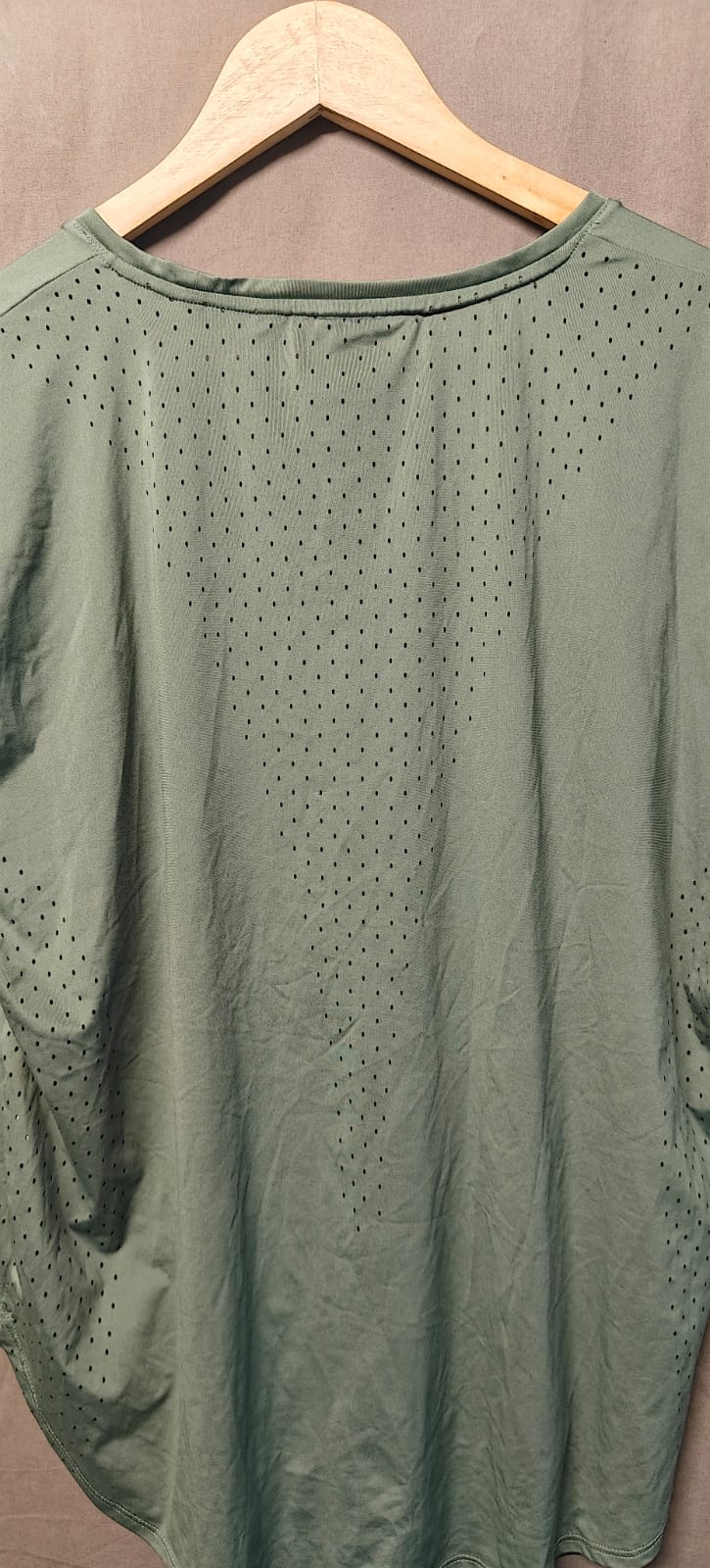 HIIT YOUR GOALS Women's Sage Green Perforated Activewear Top
