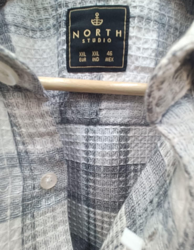 NORTH STUDIO Men's Grey & White Plaid Waffle Knit Long Sleeve Shirt