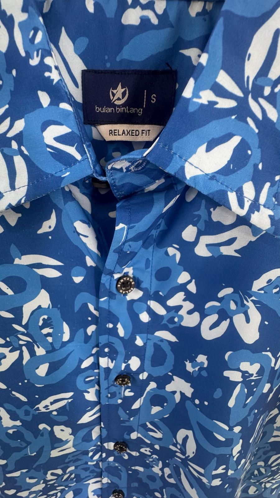 Bulan Bintang Men's Blue and White Patterned Relaxed Fit Short Sleeve Shirt
