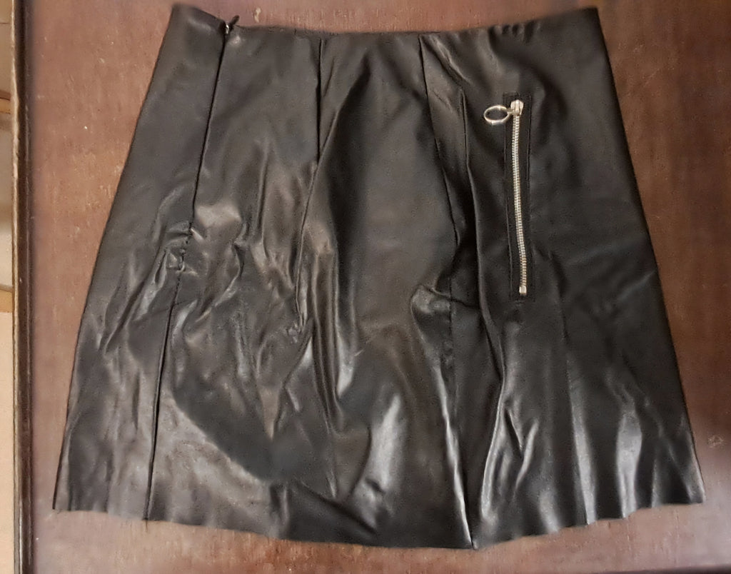 SHEIN Women's Black Faux Leather Mini Skirt with O-Ring Zipper