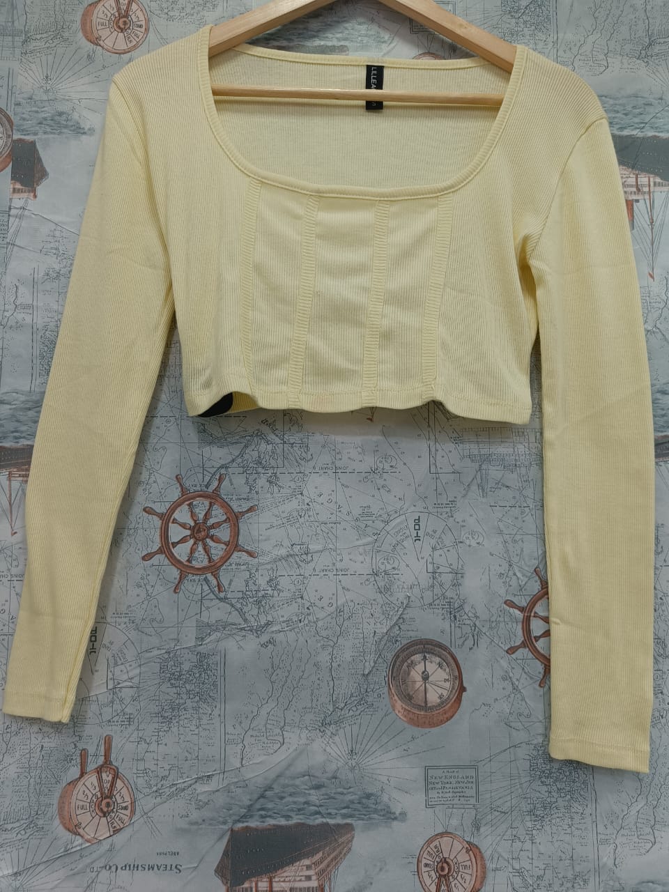 LILLEAGLE Women's Cream Ribbed Long Sleeve Crop Top