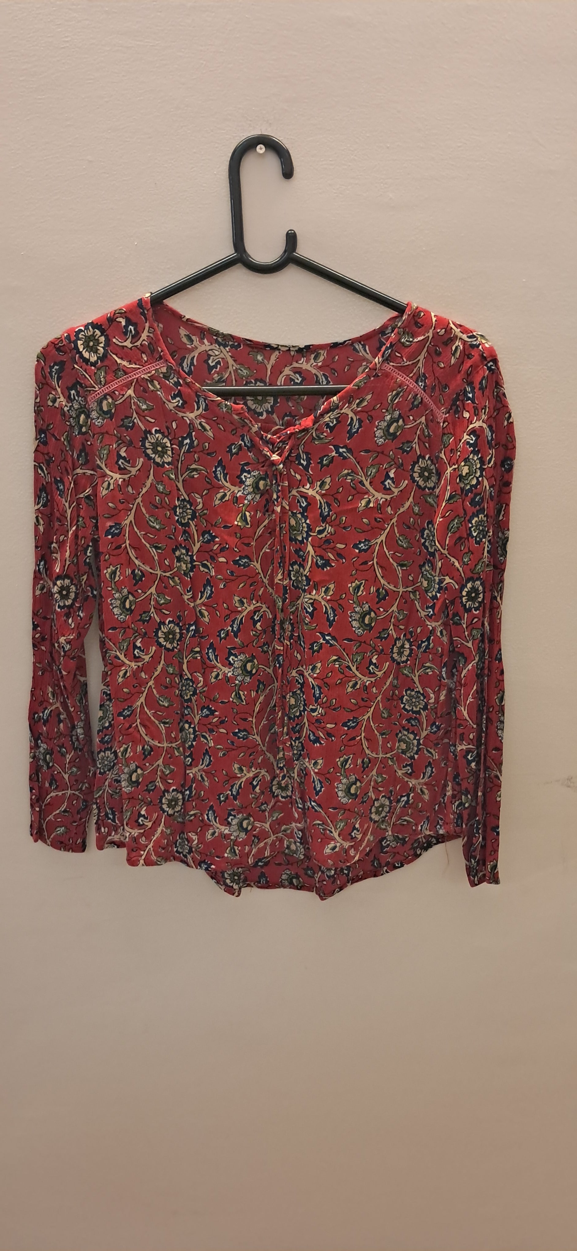 Max Women's Red Floral Rayon Long Sleeve Top