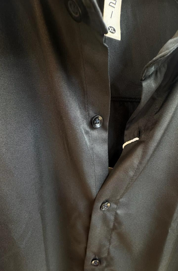 F+21 Black Long Sleeve Button-Up Shirt with Crown Pin
