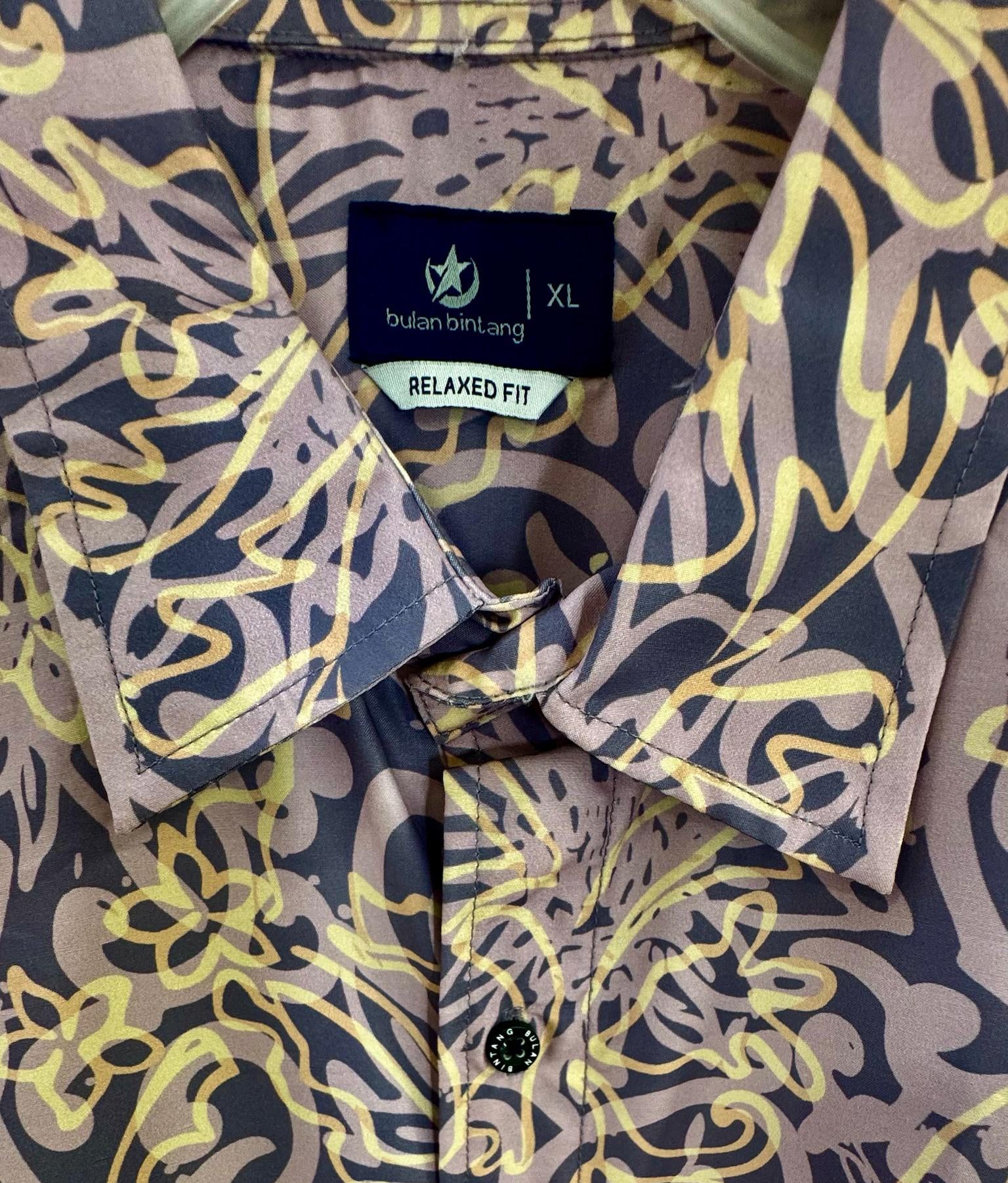 Bulan Bintang Men's Purple Abstract Print Relaxed Fit Short Sleeve Shirt