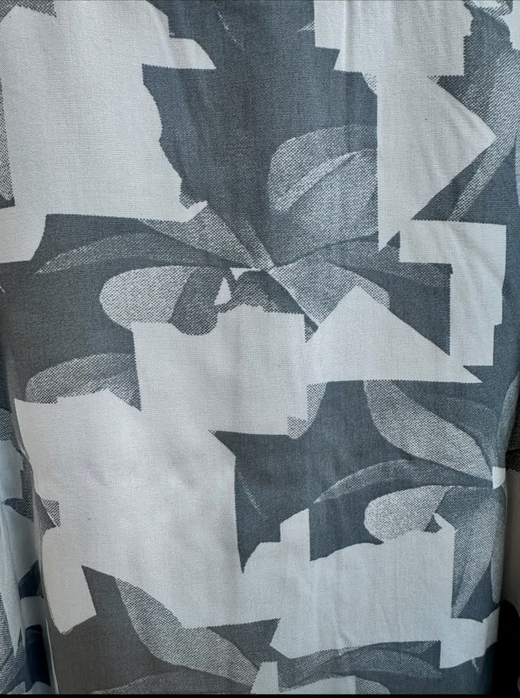 The Rock Way Men's Grey and White Abstract Print Short Sleeve Casual Shirt