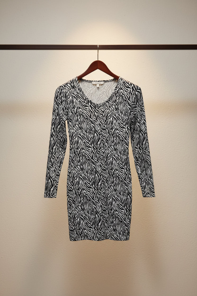 ATTIRE HUB Women's Black & White Zebra Print V-Neck 3/4 Sleeve Top
