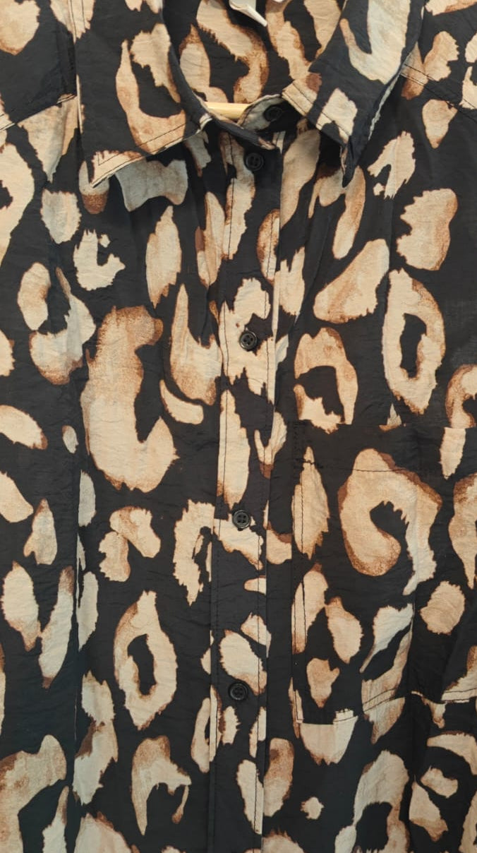 H&M Women's Black Leopard Print Sleeveless Button-Up Shirt