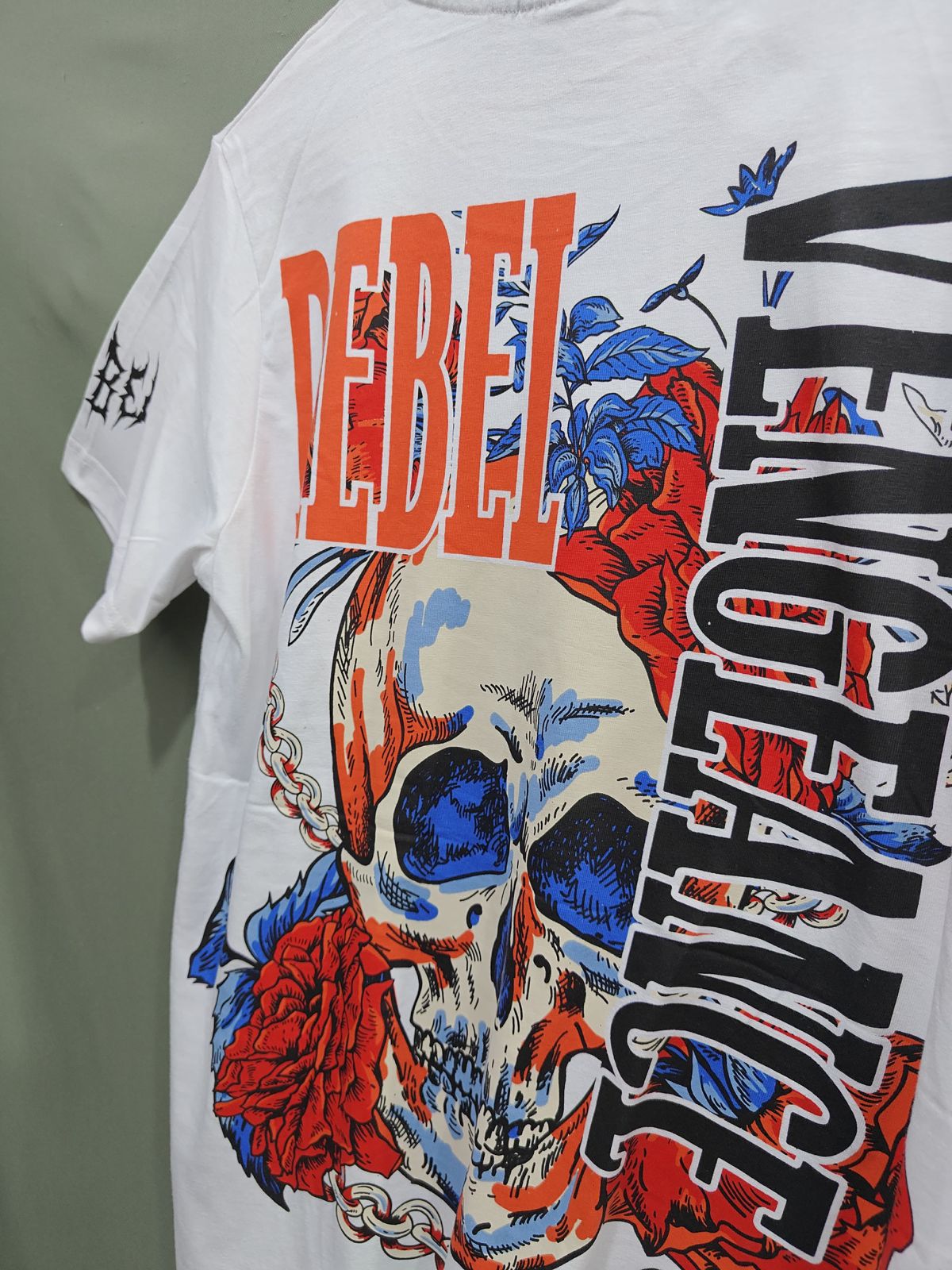 REBEL Men's White Skull & Rose Graphic Print T-Shirt