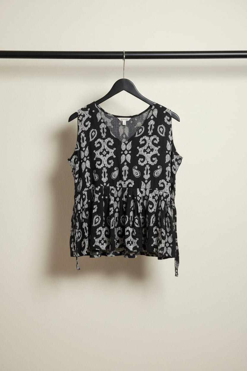 Black & White Paisley Print Sleeveless Tunic Top