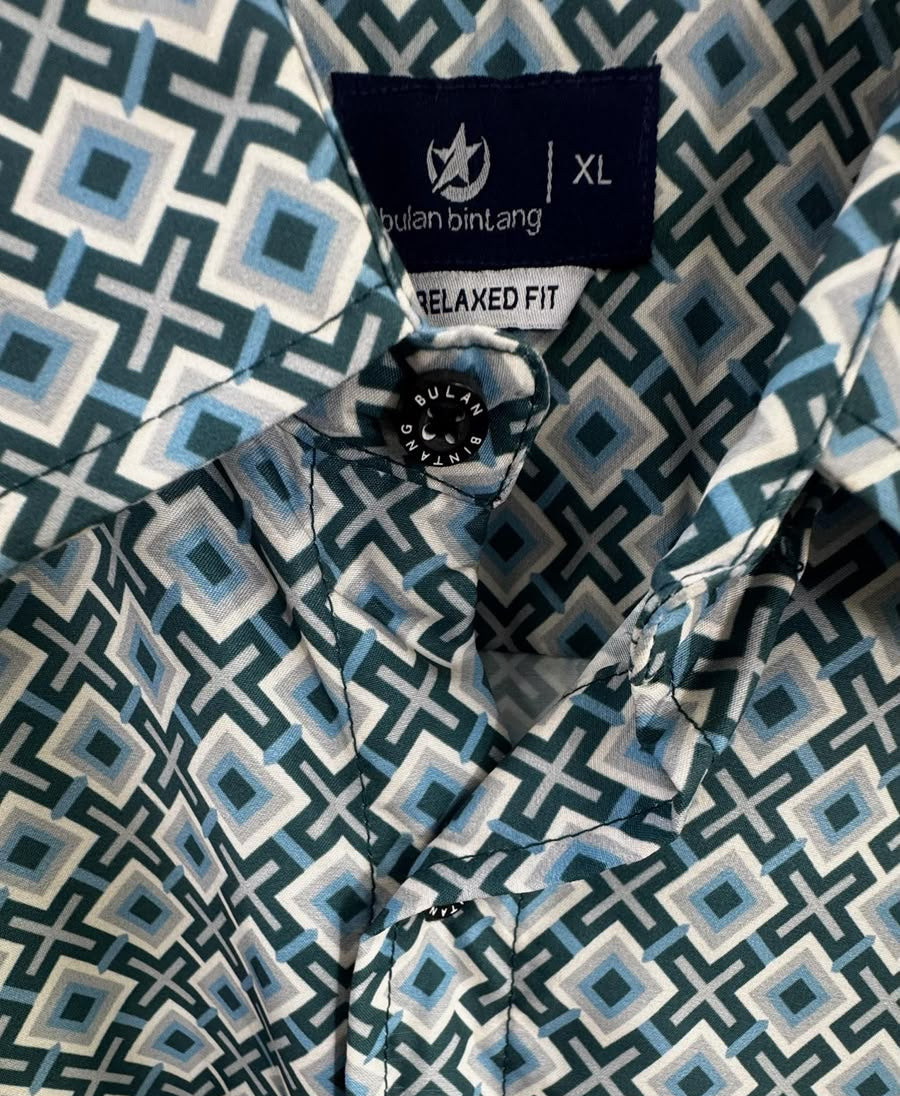 Bulan Bintang Men's Relaxed Fit Geometric Pattern Short Sleeve Shirt