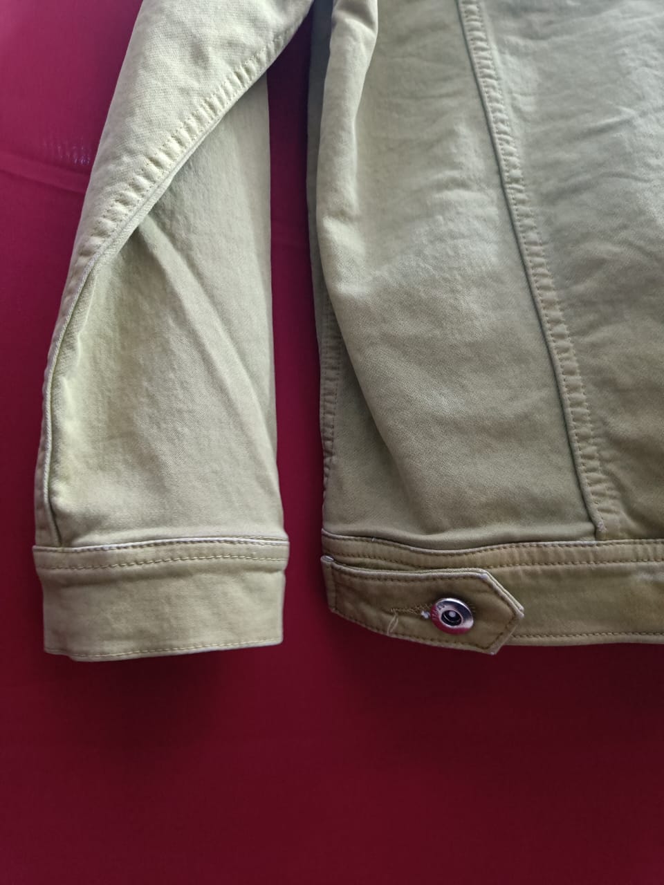 L London Fashionable Men's Olive Green Denim Jacket with 'NO STYLE' Patches