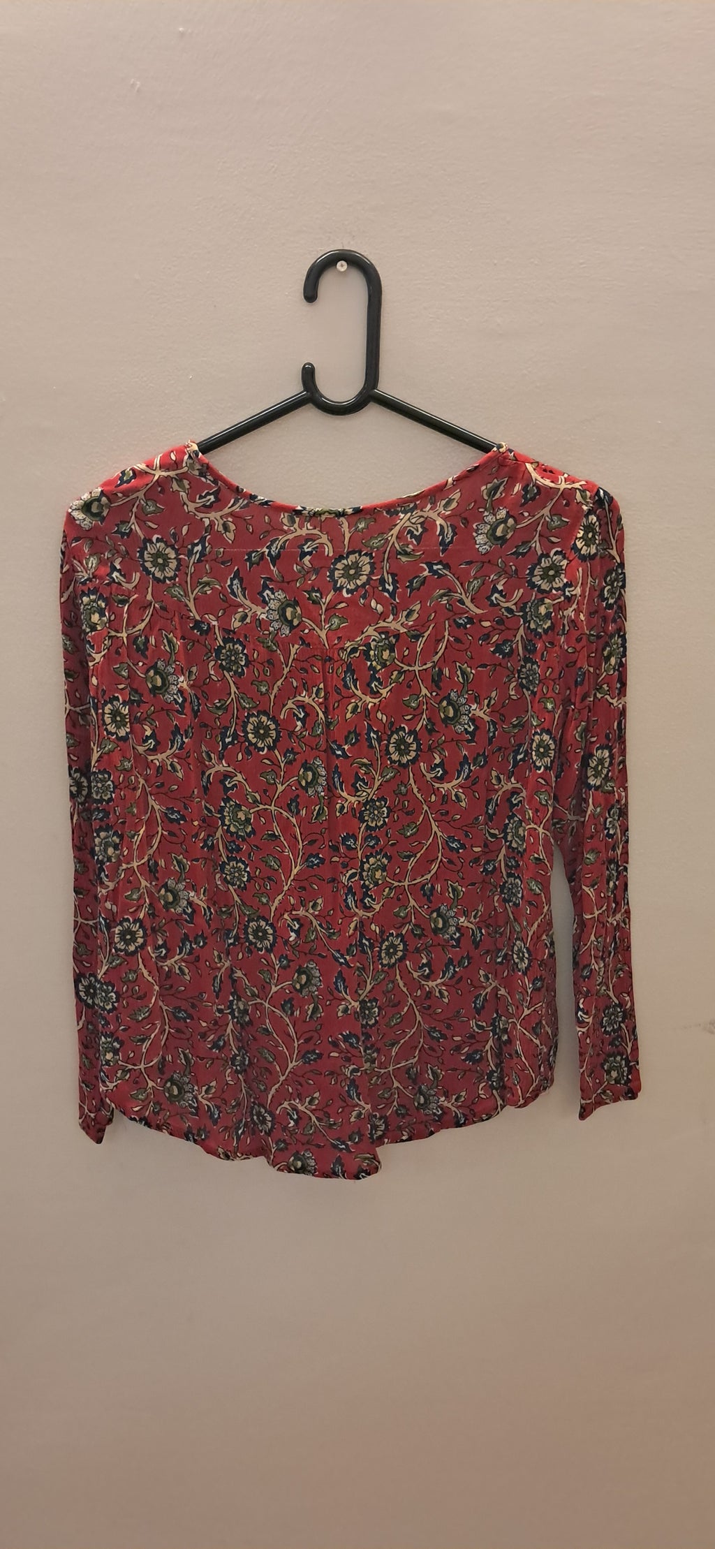 Max Women's Red Floral Rayon Long Sleeve Top
