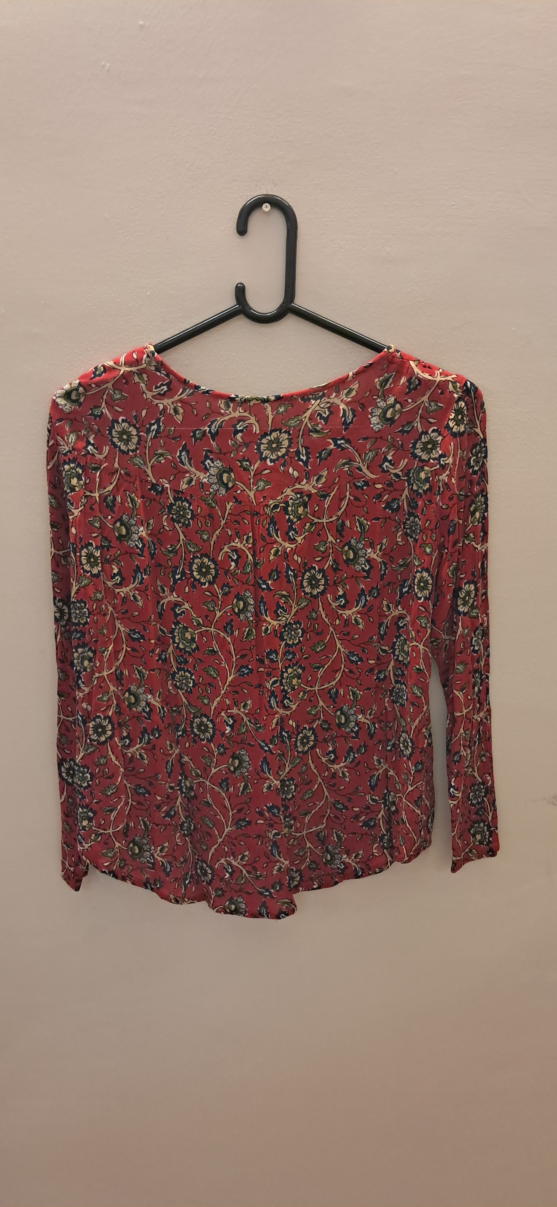 Max Women's Red Floral Rayon Long Sleeve Top