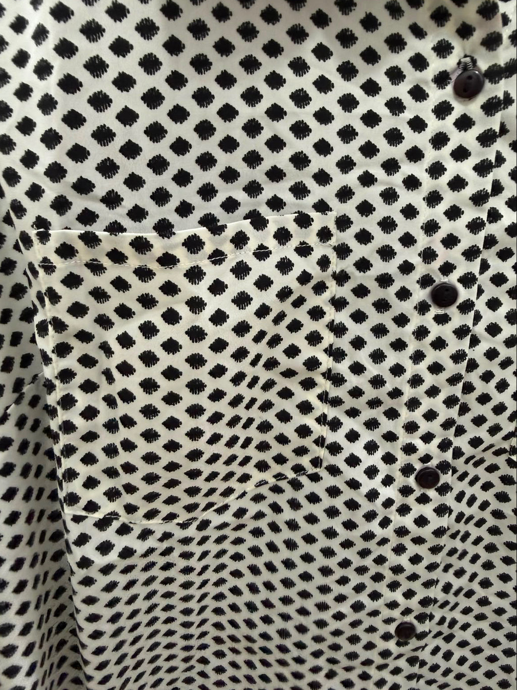 Women's Black and White Diamond Print Long Sleeve Button-Up Shirt