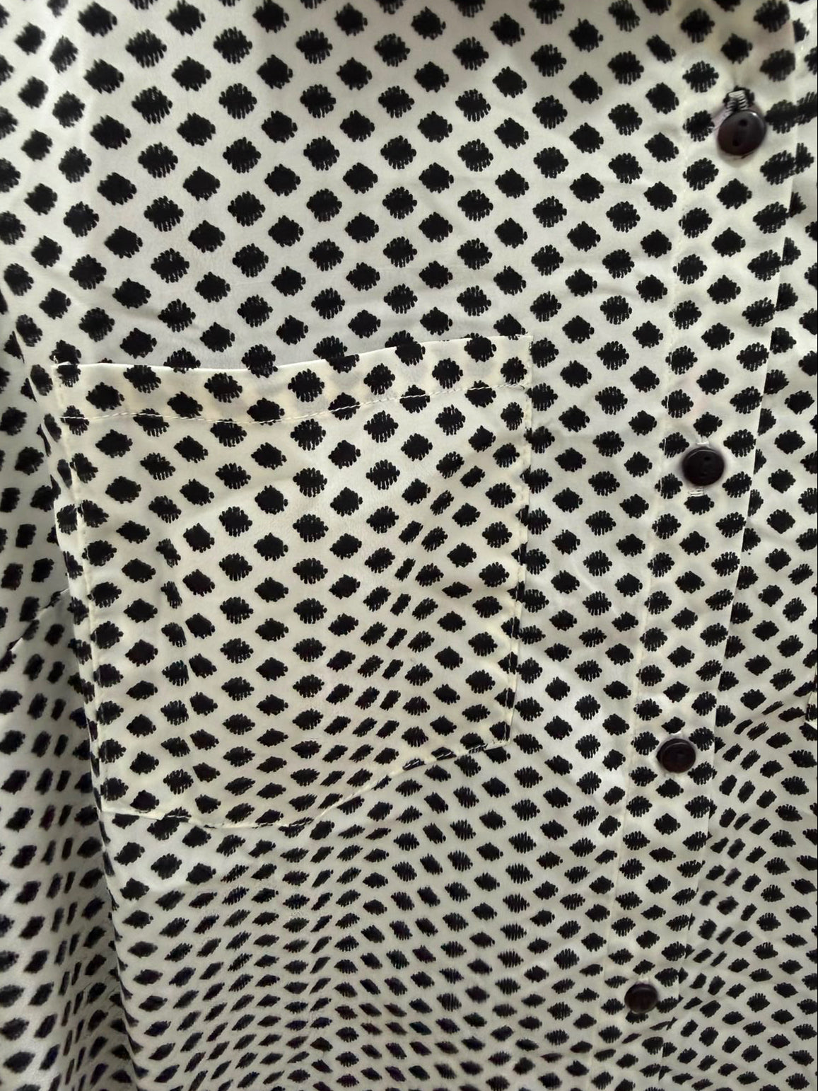 Women's Black and White Diamond Print Long Sleeve Button-Up Shirt
